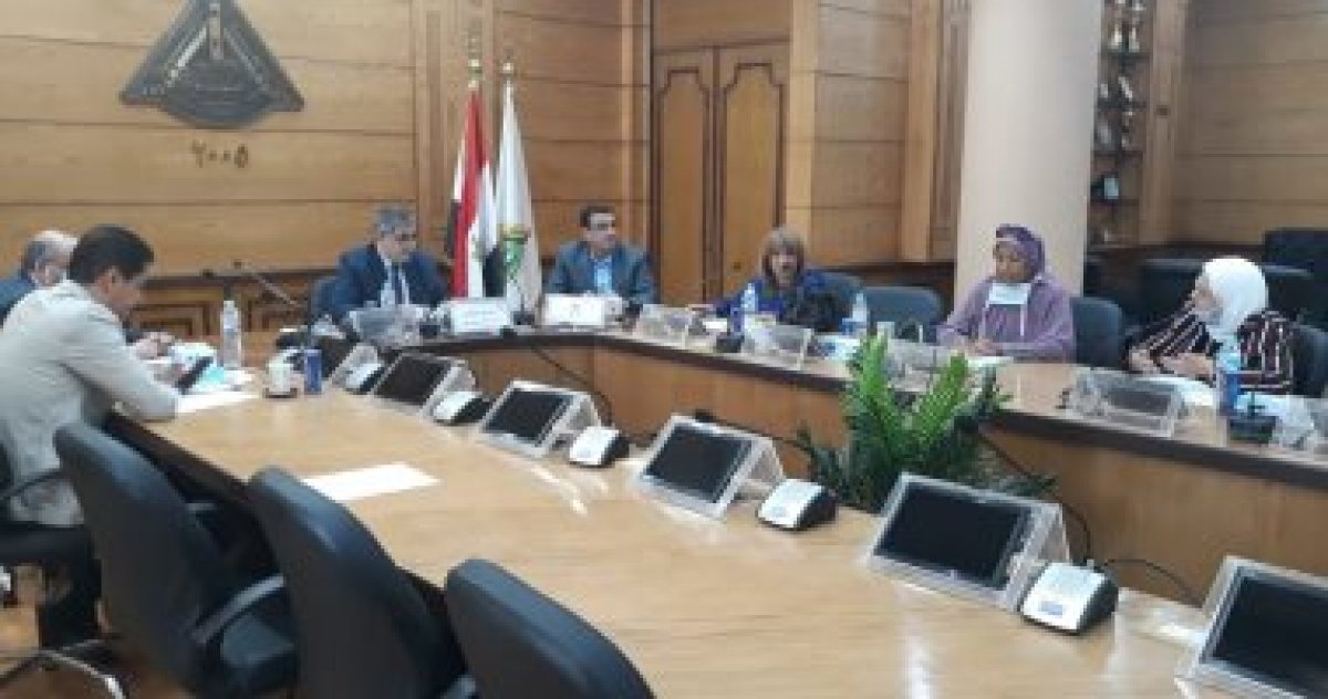 "المغربى" يترأس اجتماع اللجنة العليا لتطوير التعليم بجامعة بنها.. صور