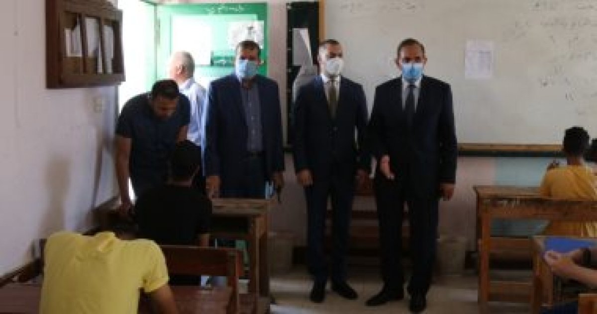 محافظ كفر الشيخ يتفقد لجان الثانوية العامة ويوجه بتوفير الهدوء للطلاب.«صور»
