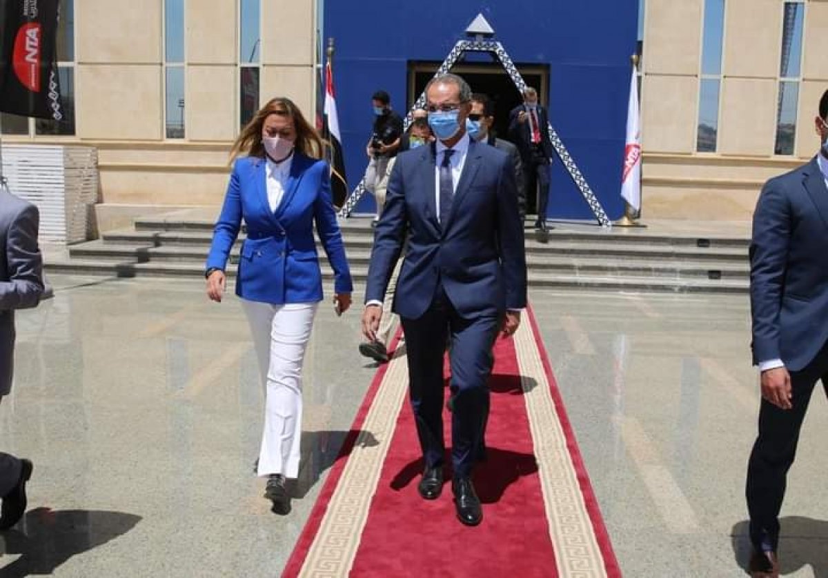 الدكتور/ عمرو طلعت وزير الاتصالات وتكنولوجيا المعلومات يشارك في لجان المقابلات الشخصية للمتقدمين للبرنامج الرئاسي لتأهيل التنفيذيين للقيادة