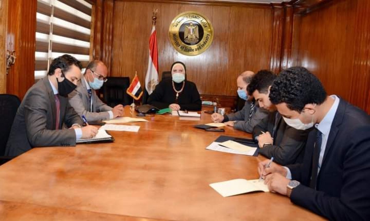 فى اتصال هاتفي  وزيرة التجارة والصناعة تبحث مع سفير الصين بالقاهرة تعزيز التعاون الاقتصادي بين البلدين