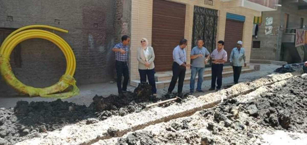 رئيس مدينة أجا تتابع تنفيذ مشروعات توصيل الغاز الطبيعي بالمدينة