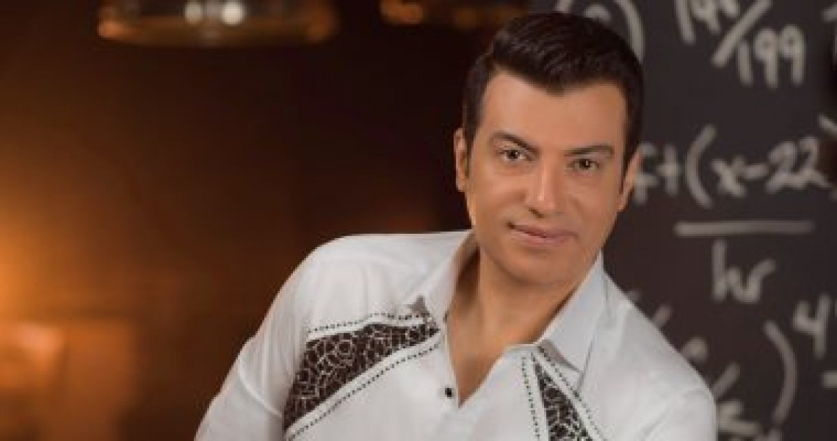 إيهاب توفيق يصور أغنية "100 تحية" الوطنية فى شارع المعز