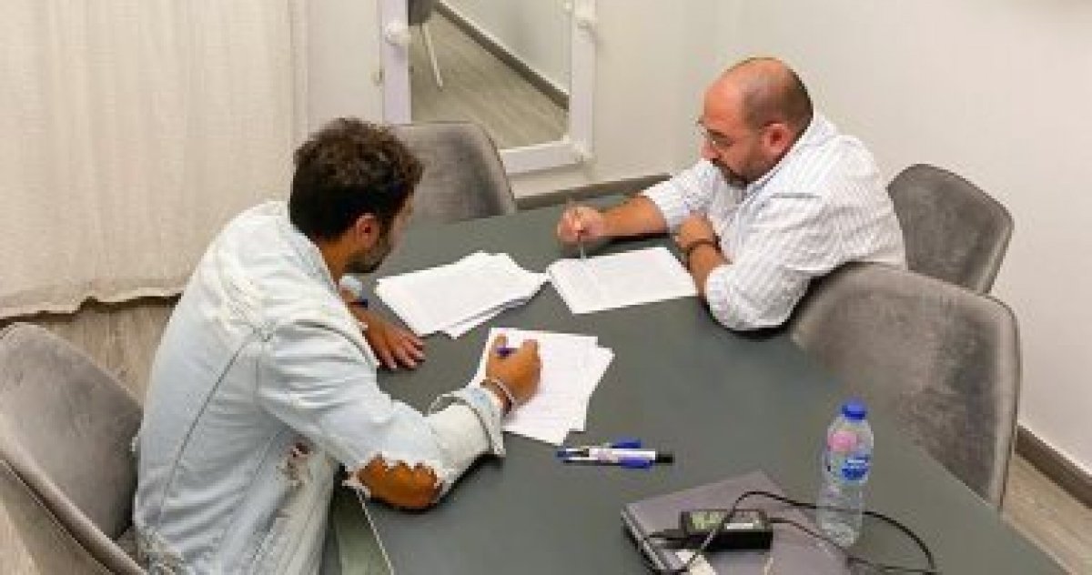 مخرج "حلم سوسن" يجرى بروفات مع أبطال الفيلم قبل العودة للتصوير