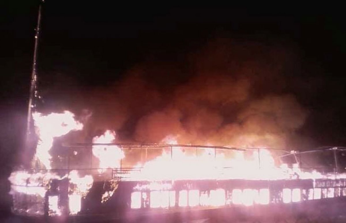 نشب حريق في مركب نيلى في محافظة الأقصر، دون إصابات.