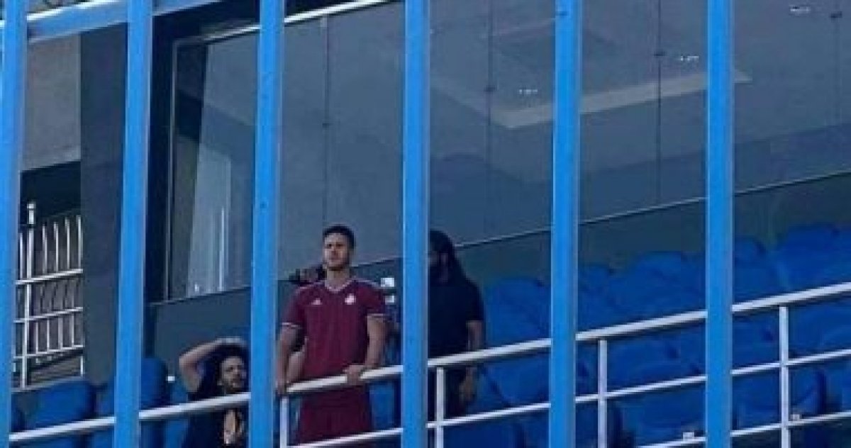 رمضان صبحي ينهى الجدل ويظهر بتيشرت بيراميدز بعد رحيله عن الأهلي