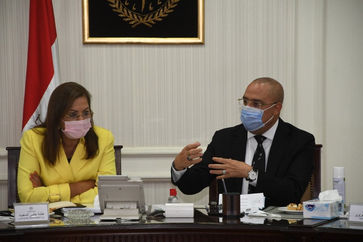 وزيرا الإسكان والتخطيط يبحثان سبل إدارة أصول الدولة غير المُستغلة.. ومشاركة القطاع الخاص فى تنفيذ مشروعات تحلية مياه البحر