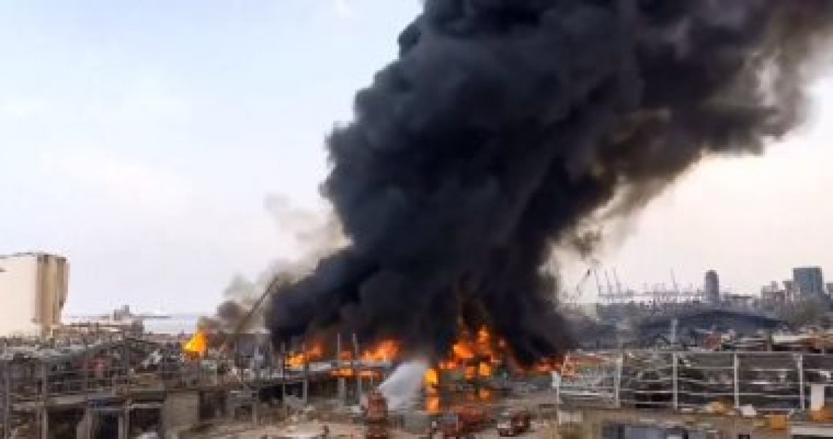 الجيش اللبنانى يستعين بطائرات هليكوبتر عسكرية للسيطرة على حريق مرفأ بيروت