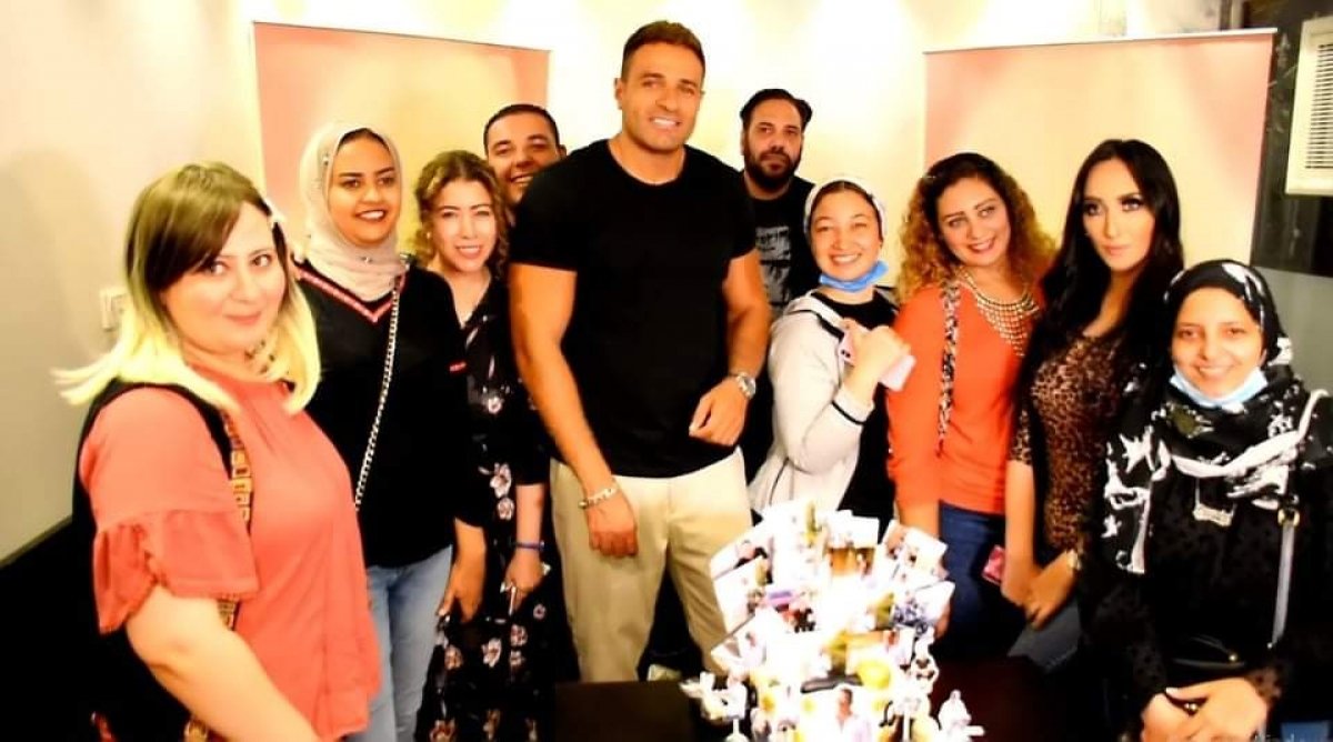 بالصور ... محمد نور يحتفل بنجاح احدث اغانيه "جاني في ملعبي" وسط الصحفيين و الاعلاميين