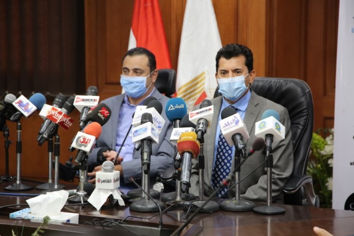 وزير الرياضة يعلن تفاصيل أكبر علامة سلام فوق سطح الماء بمشاركة 500 سباح 