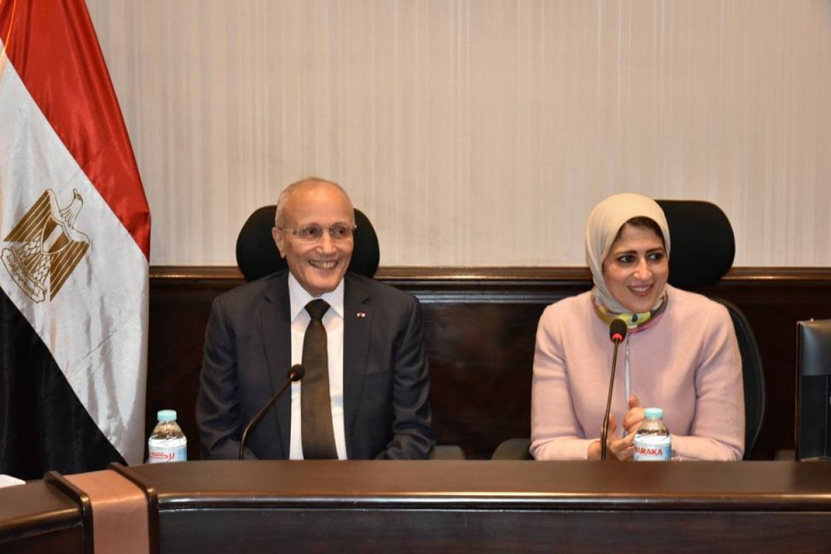 عقدت الدكتورة هالة زايد، وزيرة الصحة والسكان، اجتماعاً مع اللواء محمد العصار،