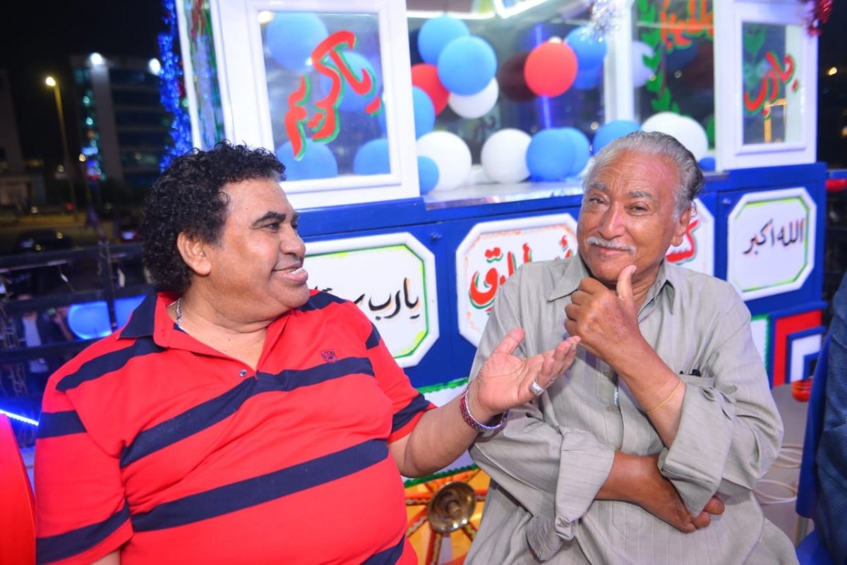 بالصور.. أحمد عدوية ولفيف من الشخصيات العامة  في احتفال كشري ابو طارق 