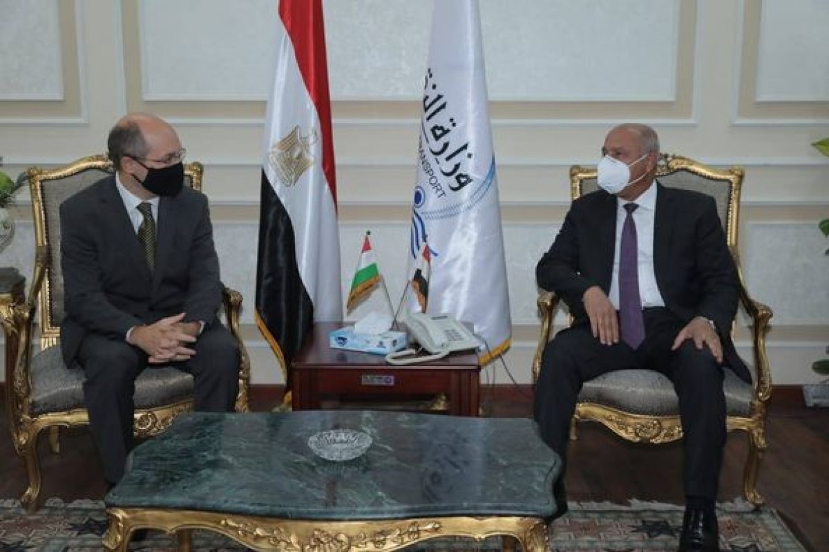 وزير النقل يبحث مع السفير المجري بالقاهرة تدعيم التعاون المشترك في مجالات النقل المختلفة 