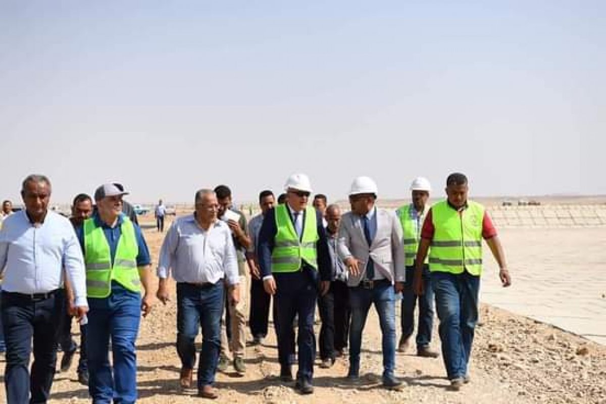 محافظ قنا يتفقد مشروعات مياه الشرب والصرف الصحي بمدن نقاده وقفط وقوص