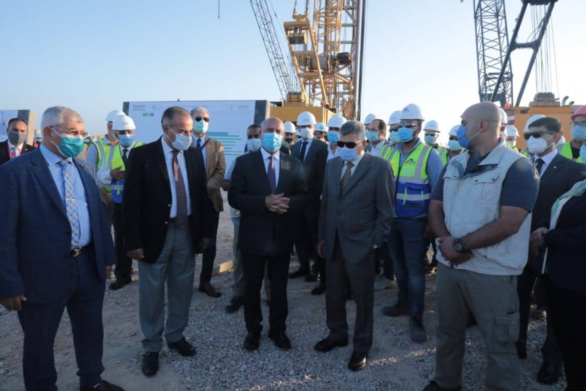 وزير النقل يترأس الجمعية العامة  لشركة المجموعة المصرية للمحطات متعددة الأغراض و يتفقد موقع تنفيذ المحطة  لمتابعة  آخر التجهيزات و الاختبارات لبدء التنفيذ في إنشاء حائط الرصيف الشمالي 