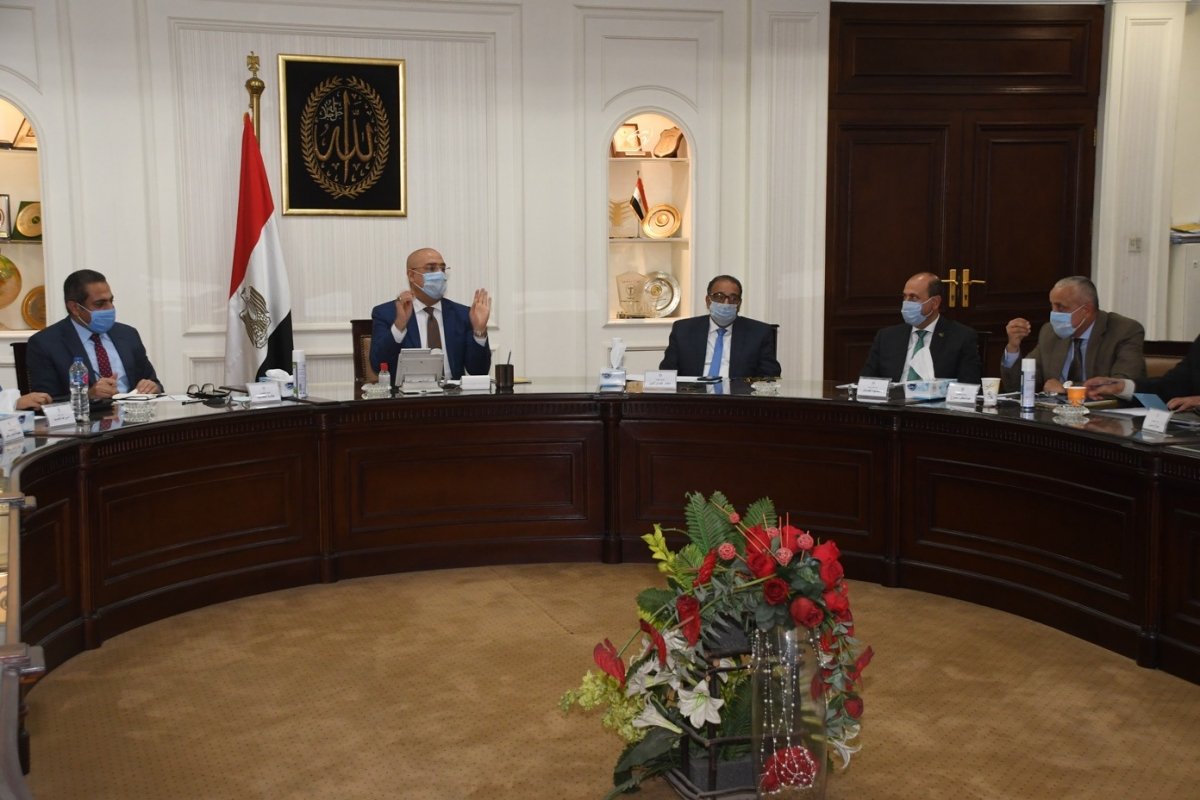 وزير الإسكان يتابع موقف تنفيذ وحدات "الإسكان الاجتماعي"بعدد من المحافظات والمدن الجديدة