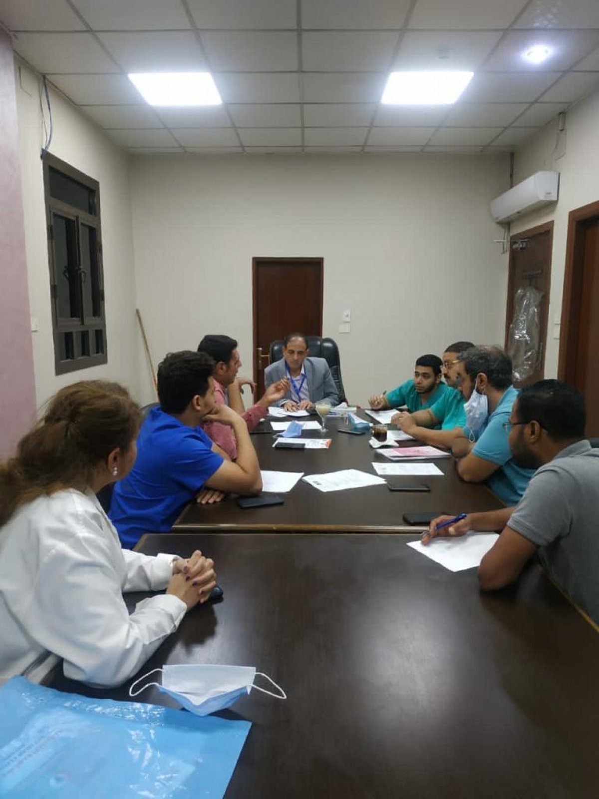 اجتماع مدير معهد الأورام بأسوان لبحث تطوير الخدمة الطبية لتحقيق أهداف المبادرة الرئاسية لصحة المرأة 