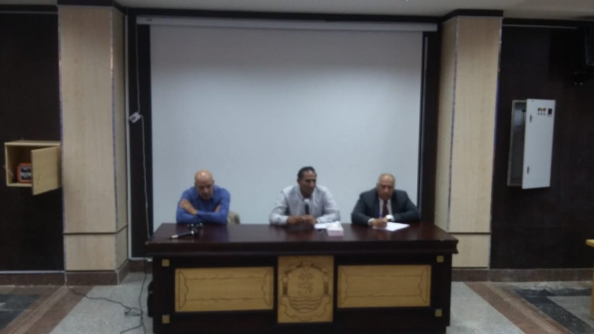 رئيس جامعة أسوان : تطبيق خطة الجامعة للتعليم الهجين ولا تهاون مع المقصرين