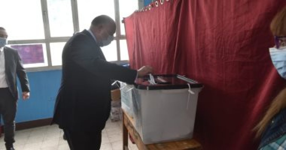وزير الخارجية يدلى بصوته بانتخابات مجلس النواب بالقاهرة الجديدة