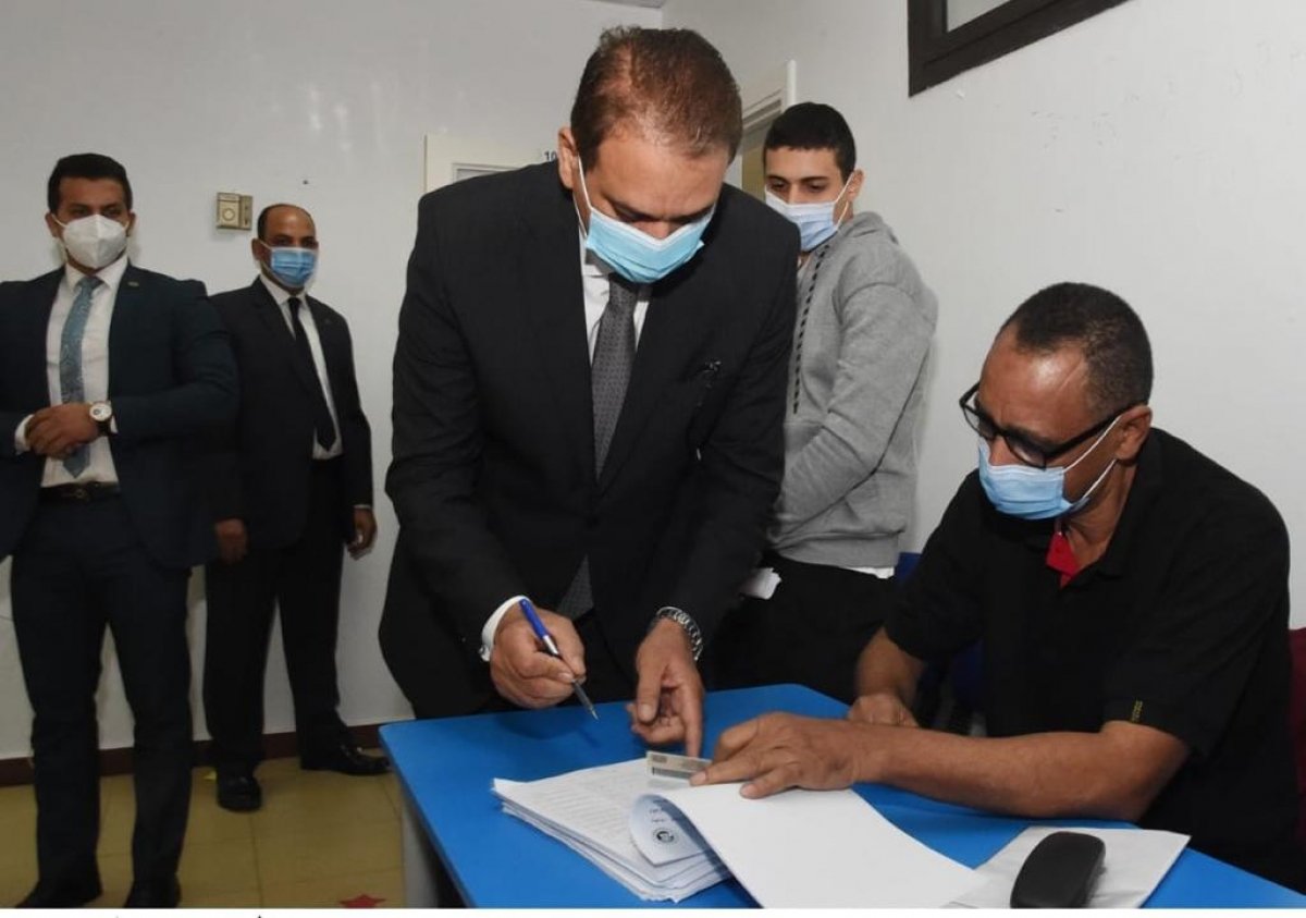 وزير شئون المجالس النيابية يدلي بصوته في انتخابات مجلس النواب