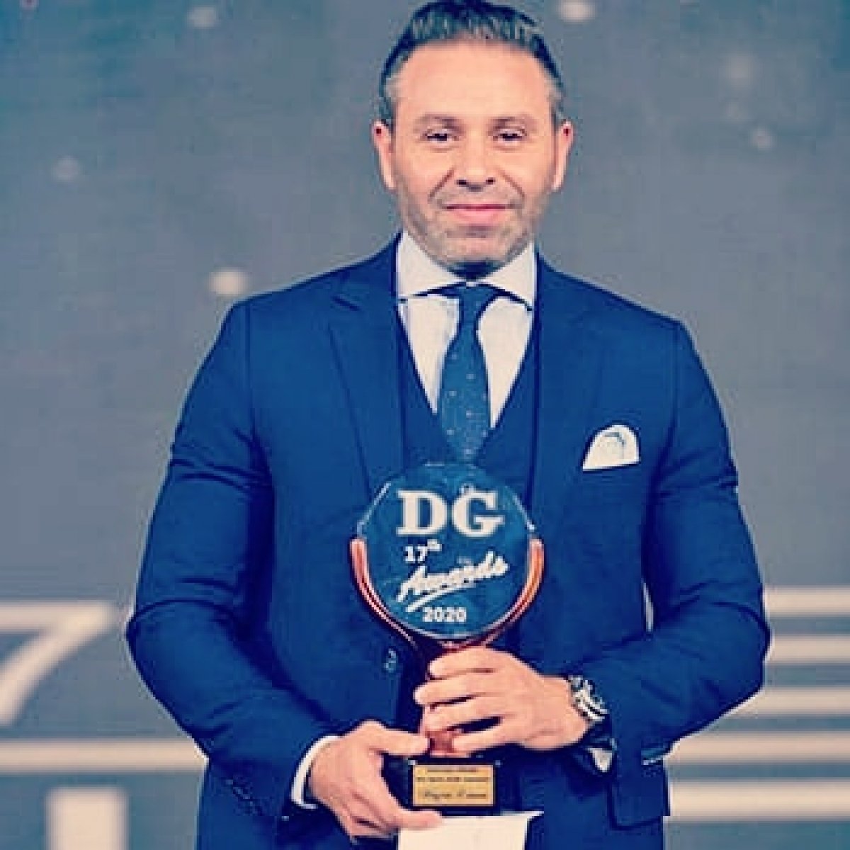 حازم إمام يفوز بجائزة أفضل مذيع راديو من مؤسسة دير جيست لعام 2020