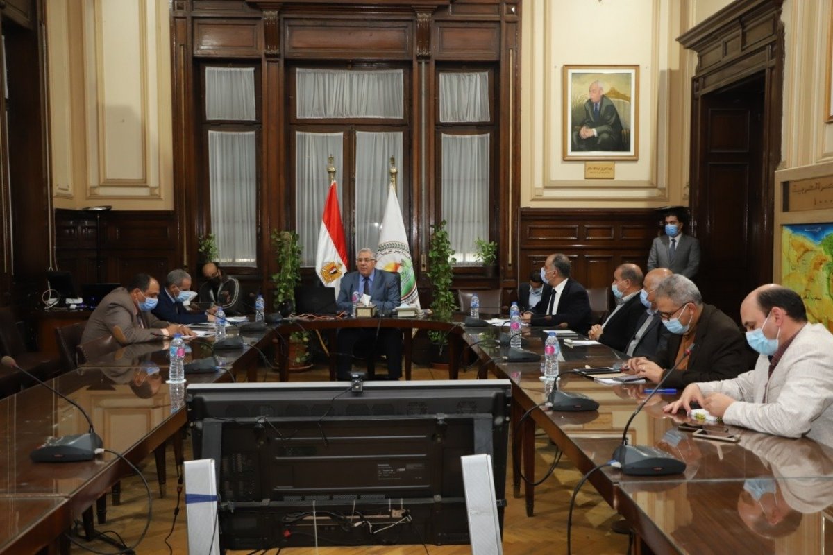 وزير الزراعة يجتمع مع فريق تحديث منظومة الري لمتابعة سير العمل ويشدد على الاسراع في معدلات التنفيذ 