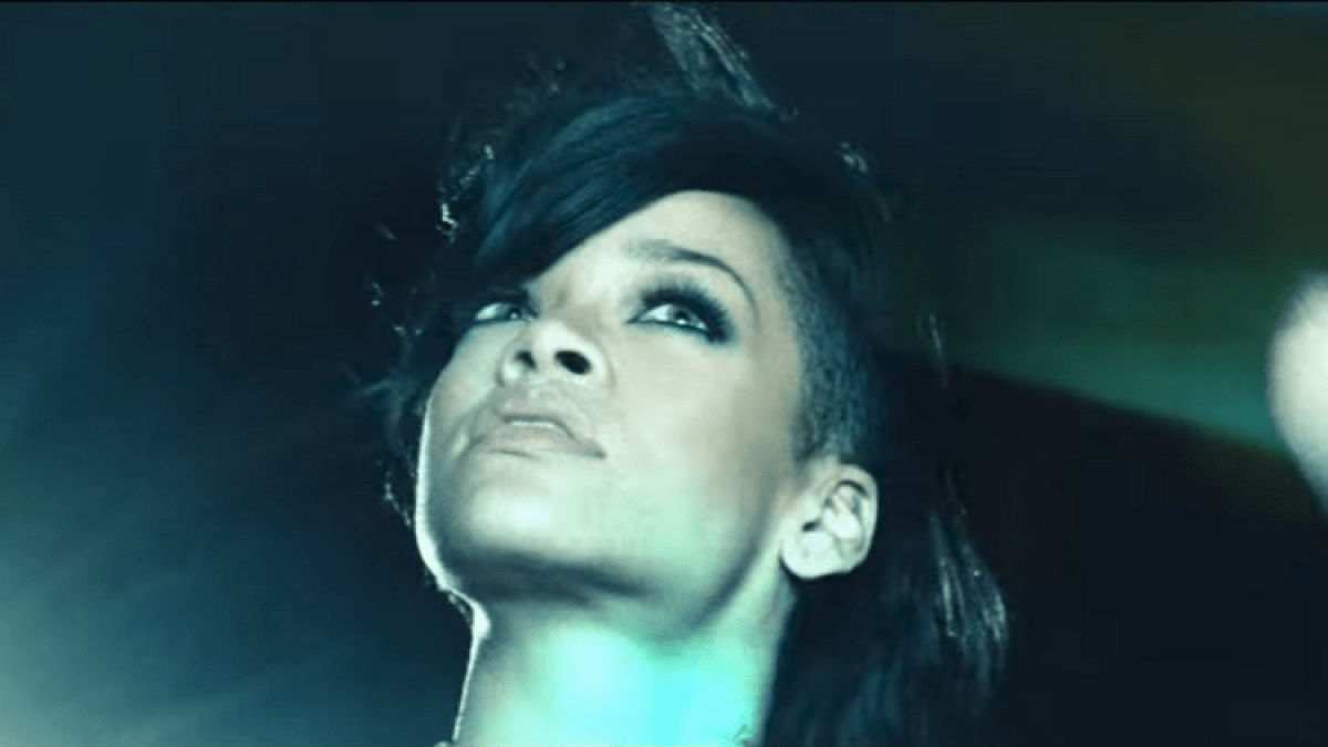 رصدت النجمة العالمية، ريهانا، مؤخرا برفقة "حبيبها السعودي الأسبق"، حسان جميل، وذلك أثناء تناولهما لوجبة الغداء في مطعم بمدينة ماليبو الأمريكية. 