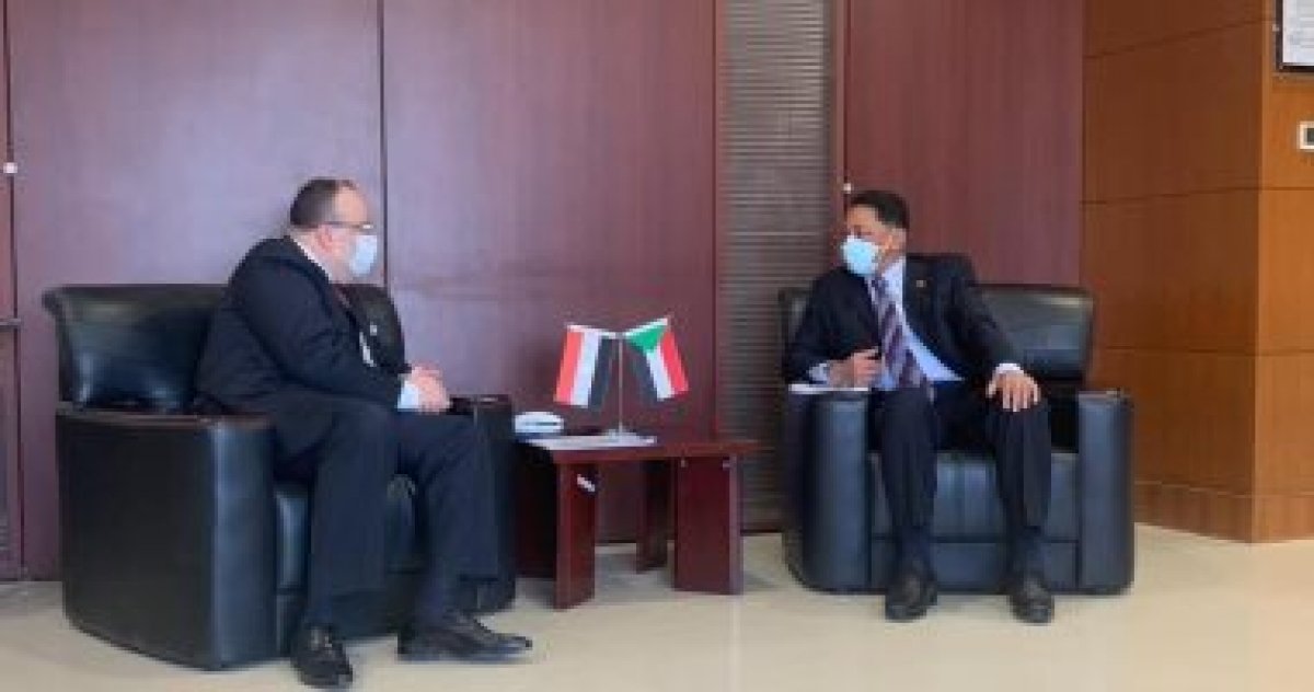 السفير المصرى فى السودان يبحث مع وزير الطاقة والتعدين مشروع الربط الكهربائى