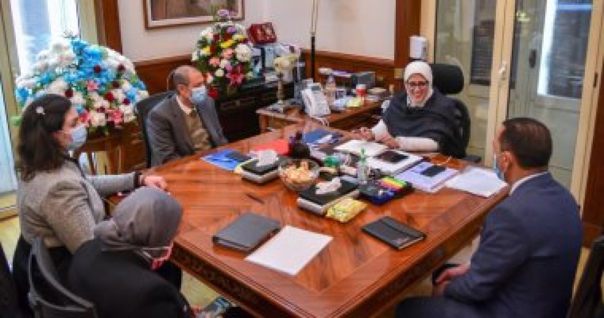 وزيرة الصحة تنقل رسالة تقدير رئيس مجلس الوزراء لقطاع الطب الوقائى