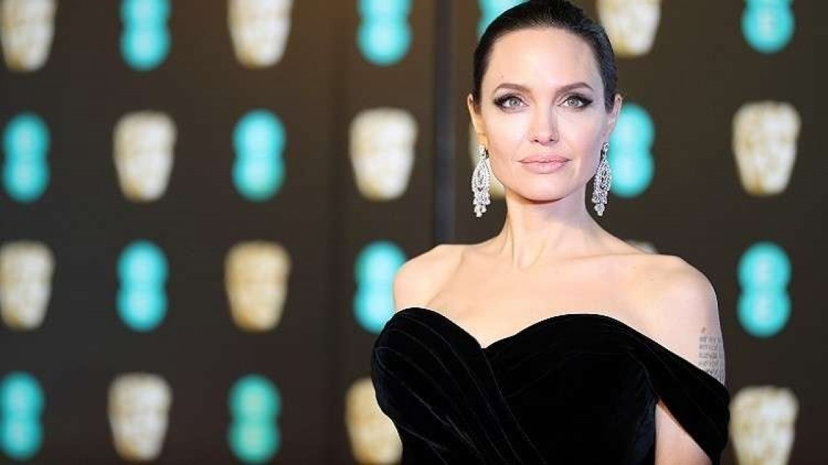 لم تستبعد ممثلة هوليوود الشهيرة، أنجلينا جولي، انخراطها في العمل السياسي 