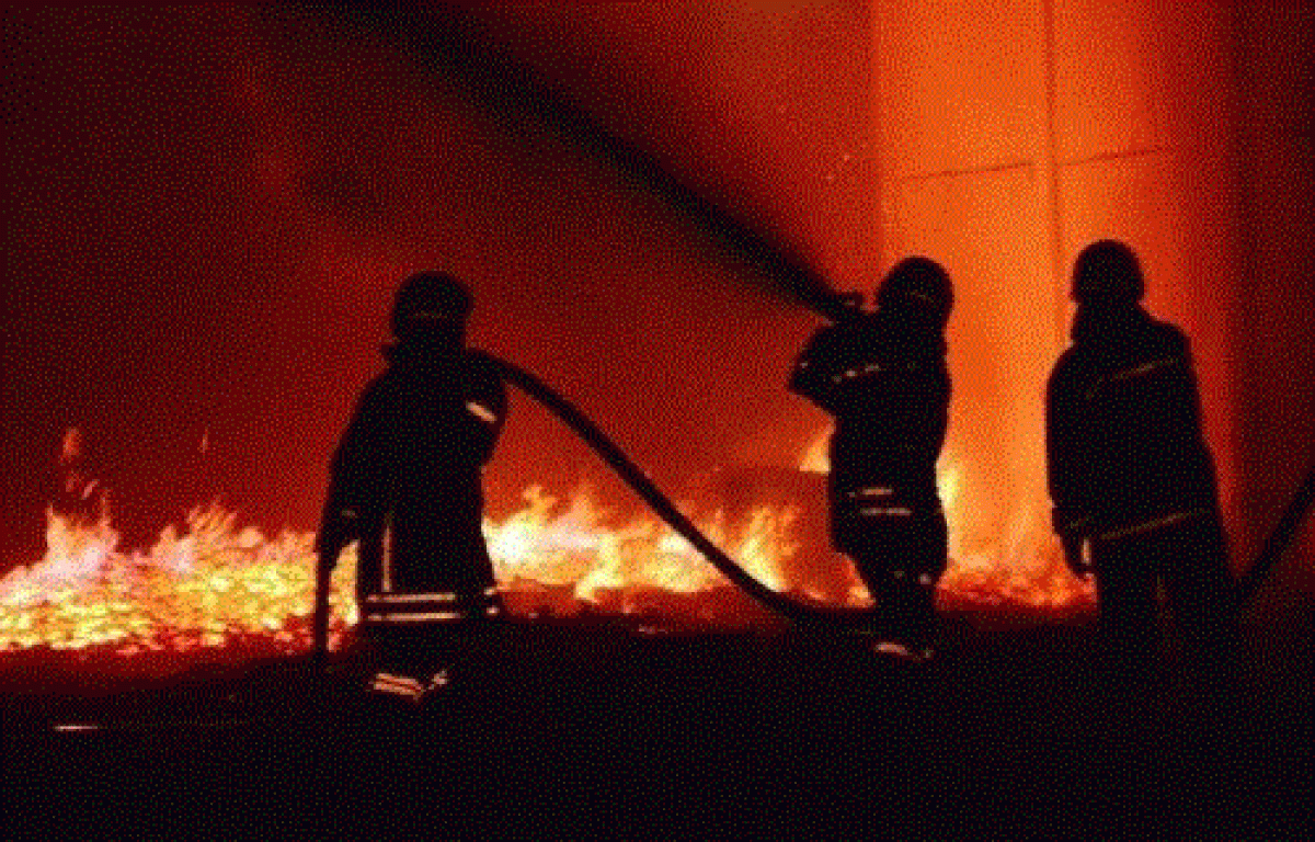 اندلاع حريق ضخم بمصنع لطائرات "إيرباص" في ألمانيا.. والخسائر تصل إلى 11 مليون دولار