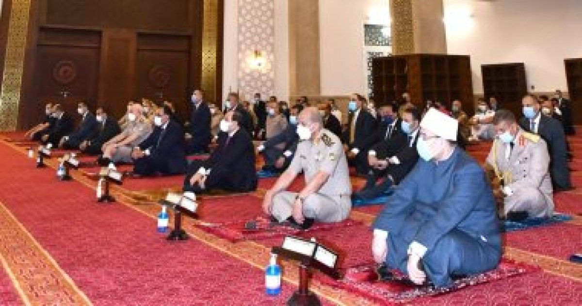 الرئيس السيسى وكبار رجال الدولة يؤدون صلاة عيد الأضحى بالعلمين الجديدة