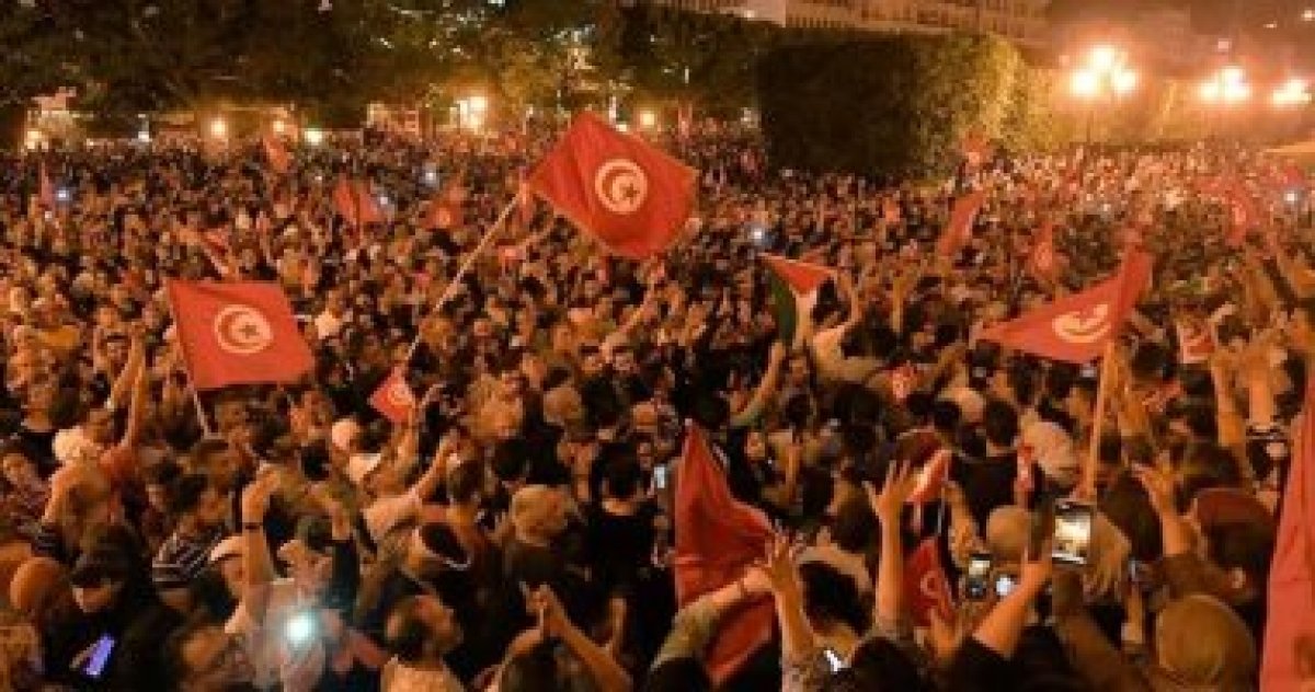 منع رئيس حركة النهضة الإخوانية من دخول مقر البرلمان بعد قرار تجميد "النواب"