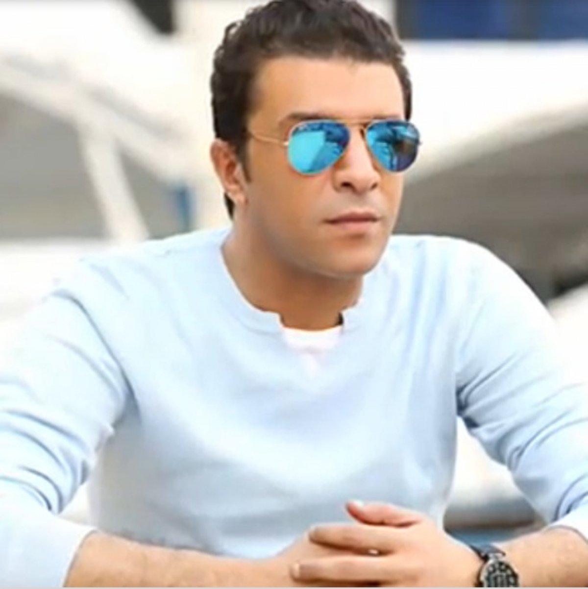 فيروس كورونا يصيب الفنان مصطفى كامل وأسرته