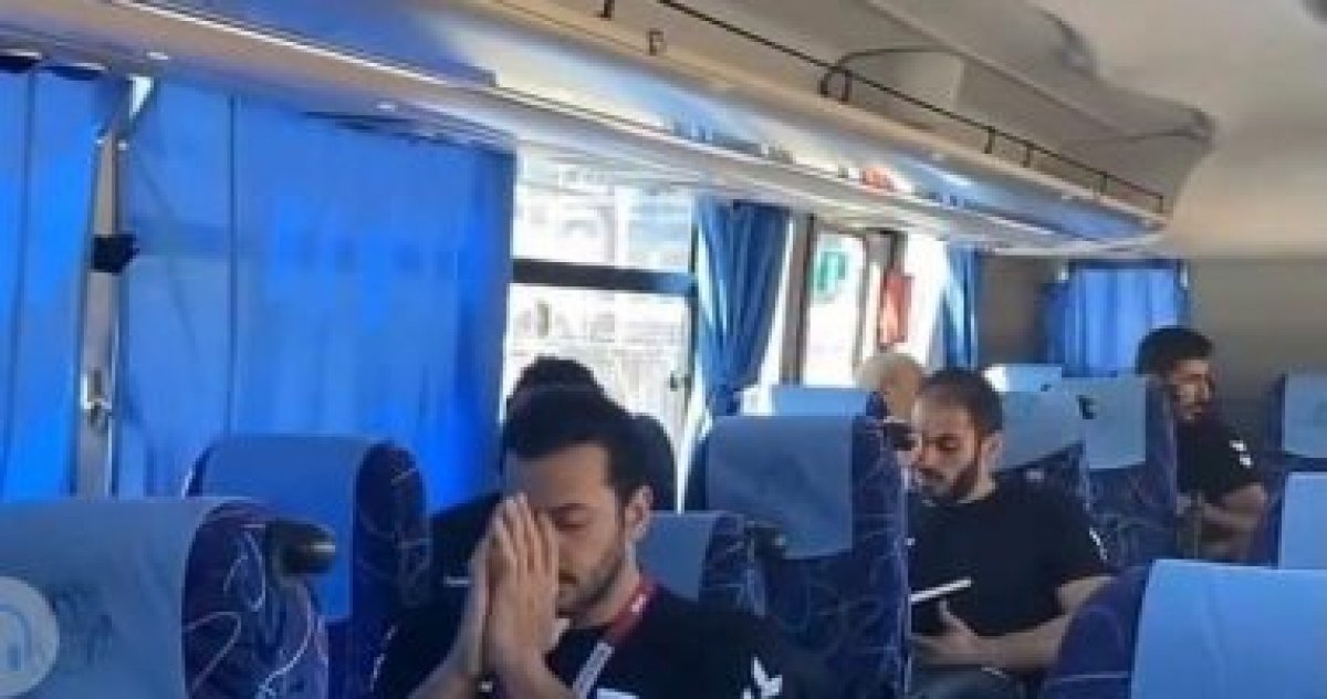 قراءة القرآن ودعوات اللاعبين تسيطر على حافلة اليد فى الطريق لمواجهة فرنسا