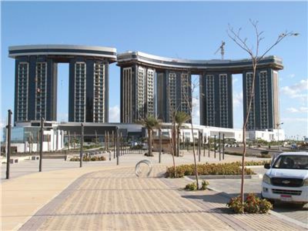 وزارة الإسكان تكشف تفاصيل الموقف التنفيذي لمشروع أبراج "الداون تاون" بالعلمين الجديدة