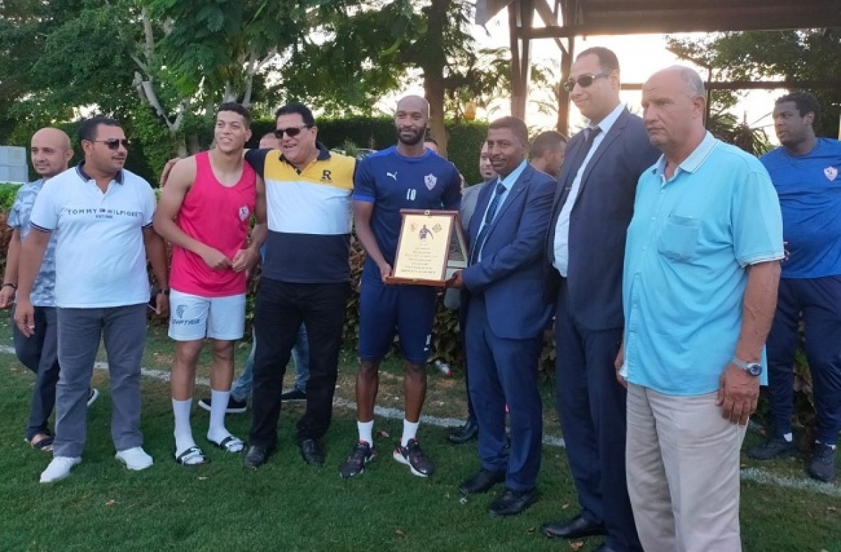 المجد يكرم اللاعب الكبير شيكابالا على هامش مباراته مع الزمالك