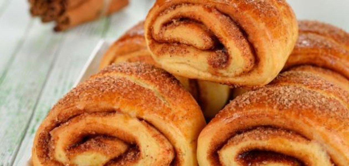 بمكونات بسيطة وخطوات سهلة طريقة عمل سينابون رول 