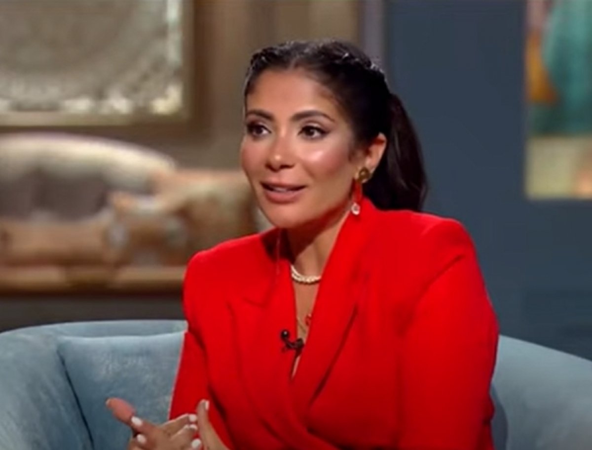 منى ذكي فى أزمة مع أهالي بنها 