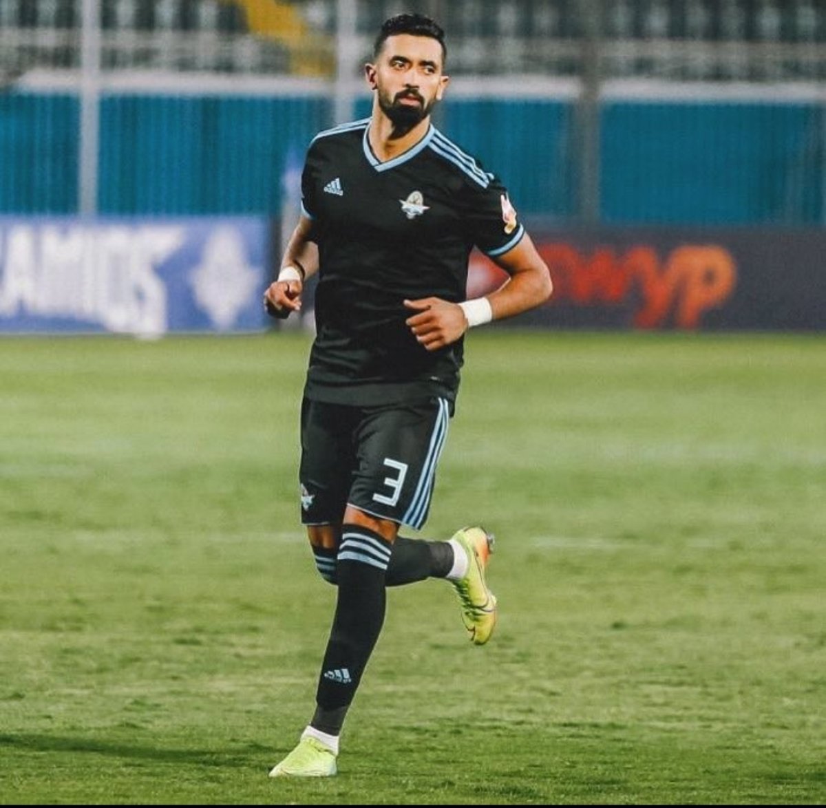 لاعبي بيراميدز يودعوا مدافع الفريق 