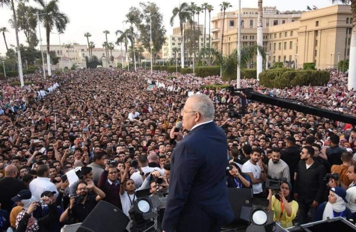 رئيس جامعة القاهرة" الخشت" يوجه رسالة مهمة إلى الطلاب.