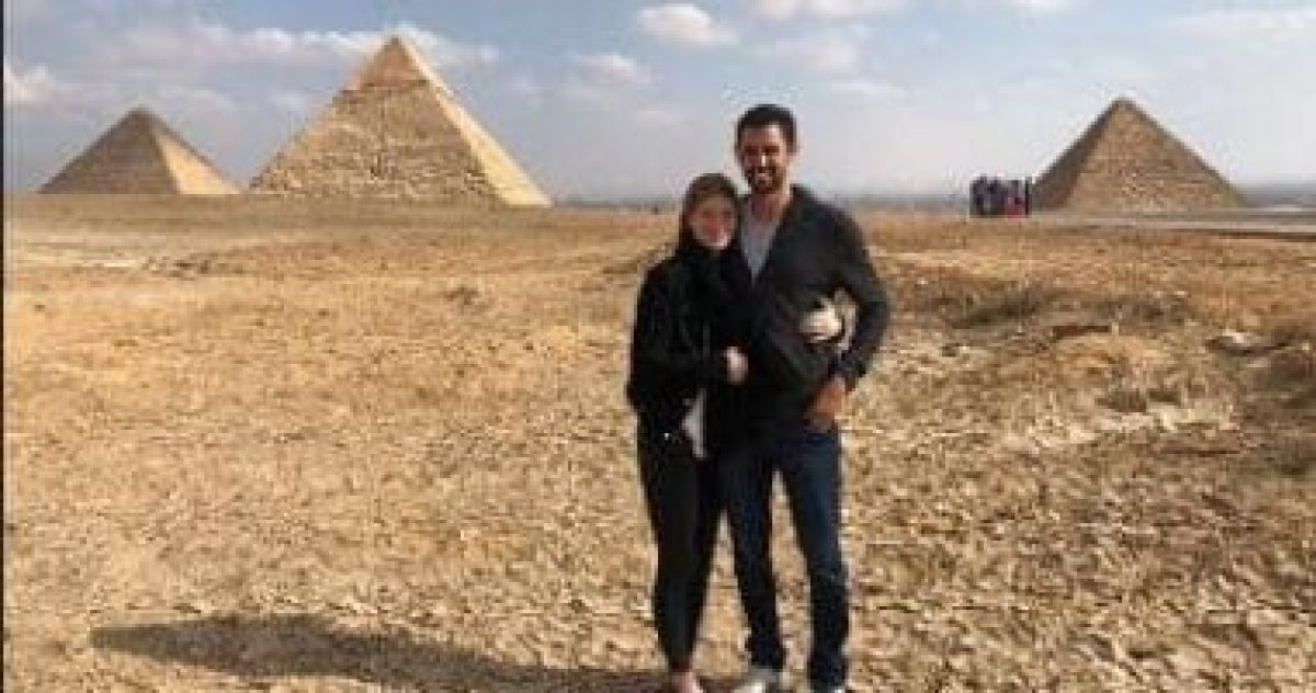 اختارت جنيفر جيتس، ابنة الملياردير الأمريكى بيل جيتس  تختار صورة من أمام الأهرامات