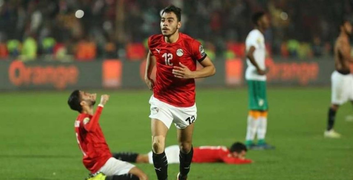 إصابة أكرم توفيق ومغادرته معسكر المنتخب للكشف الطبى