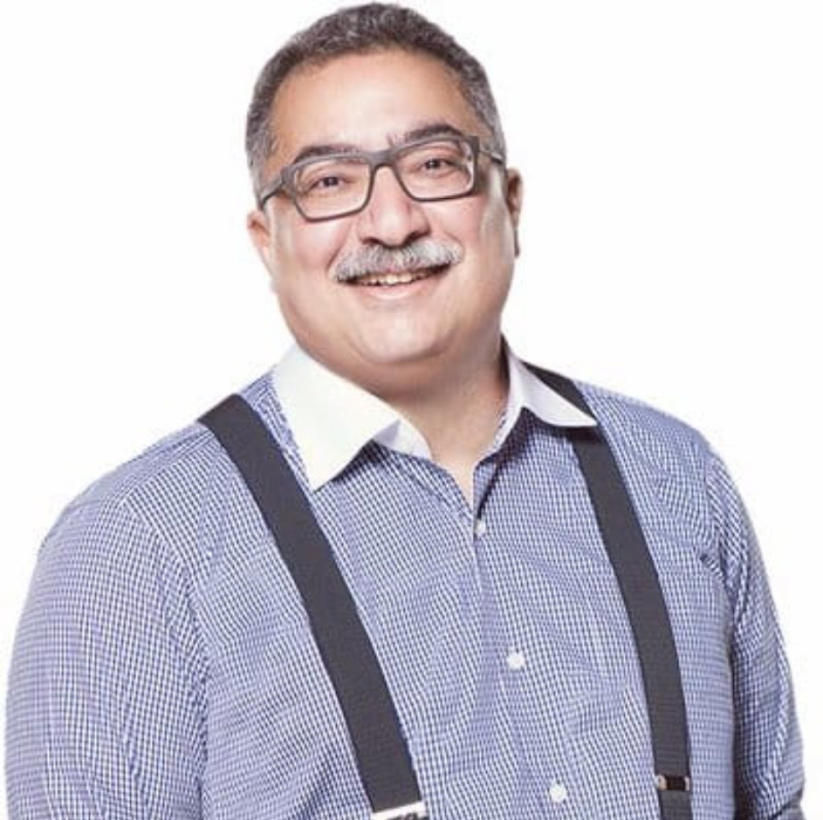 إبراهيم عيسى " شعار الأهلي فوق الجميع شعار نازي" 