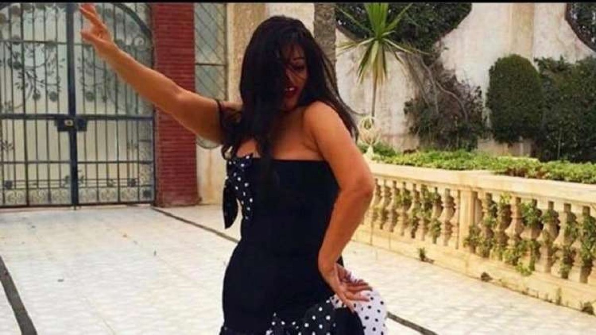 عادت الفنانة المصرية فيفي عبده إلى الرقص في الحفلات من جديد،