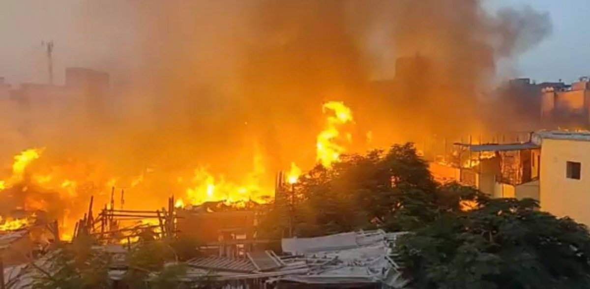 النيابة العامة:  تتنقل لموقع حريق الشرابية للمعاينة وتحديد اسباب الحريق.