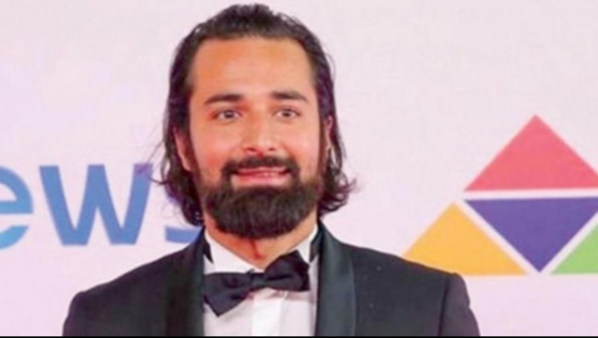 أحمد حاتم : " يعني أنا أتلعب معايا عروستي" 