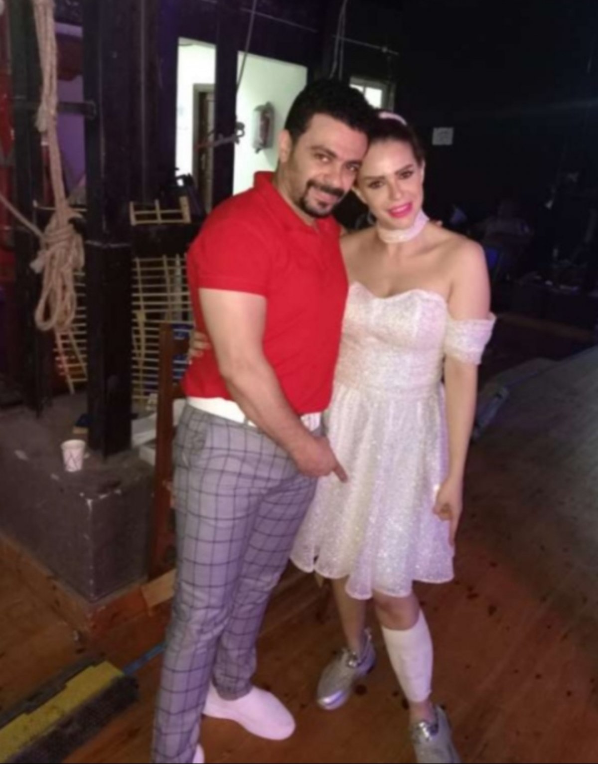 سقوط دينا عبد العزيز على مسرح زقاق المدق 