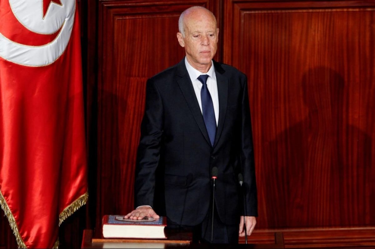 الرئيس التونسي قيس سعيد يعتزم تغيير النظام السياسي وتعليق مستشار الدستور