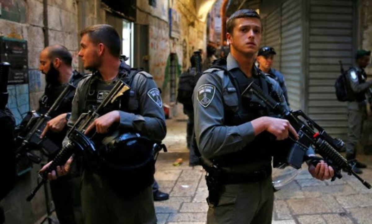 قوات الكيان الصهيوني تحتجز  أقارب الهاربين الفلسطينين