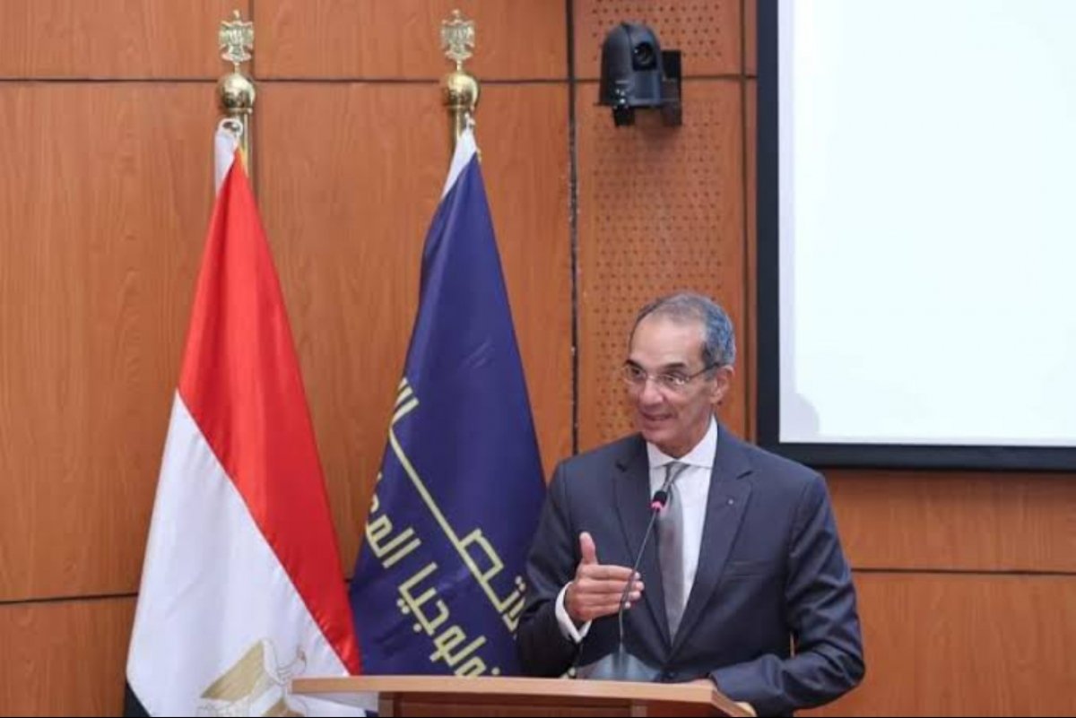 لقاء مفتوح مع 200 شاب من خريجى المعهد القومى